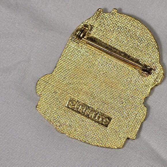 Vtg 1988 Alaska Iditarod dog sled race Layered Pin  1000+ tough miles. Enamel - Picture 2 of 4